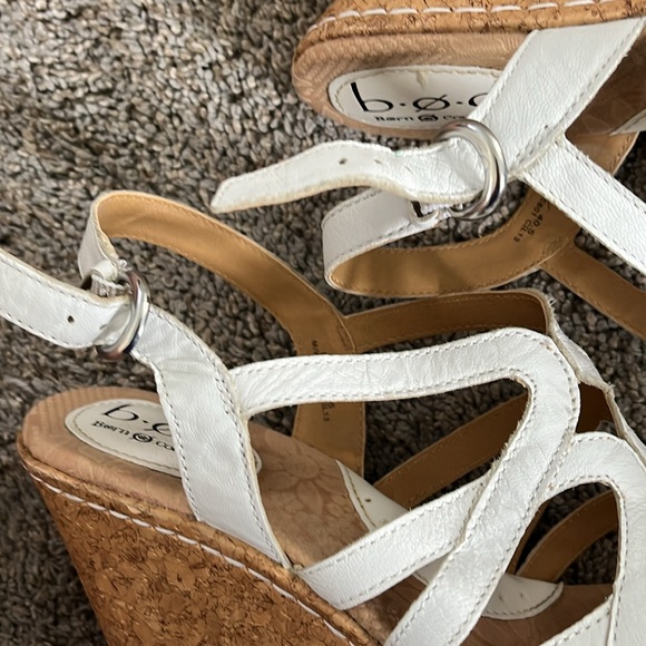BOC-Born Concepts-women’s white leather sandals.Good condition. Size 9. $20 - Picture 5 of 5